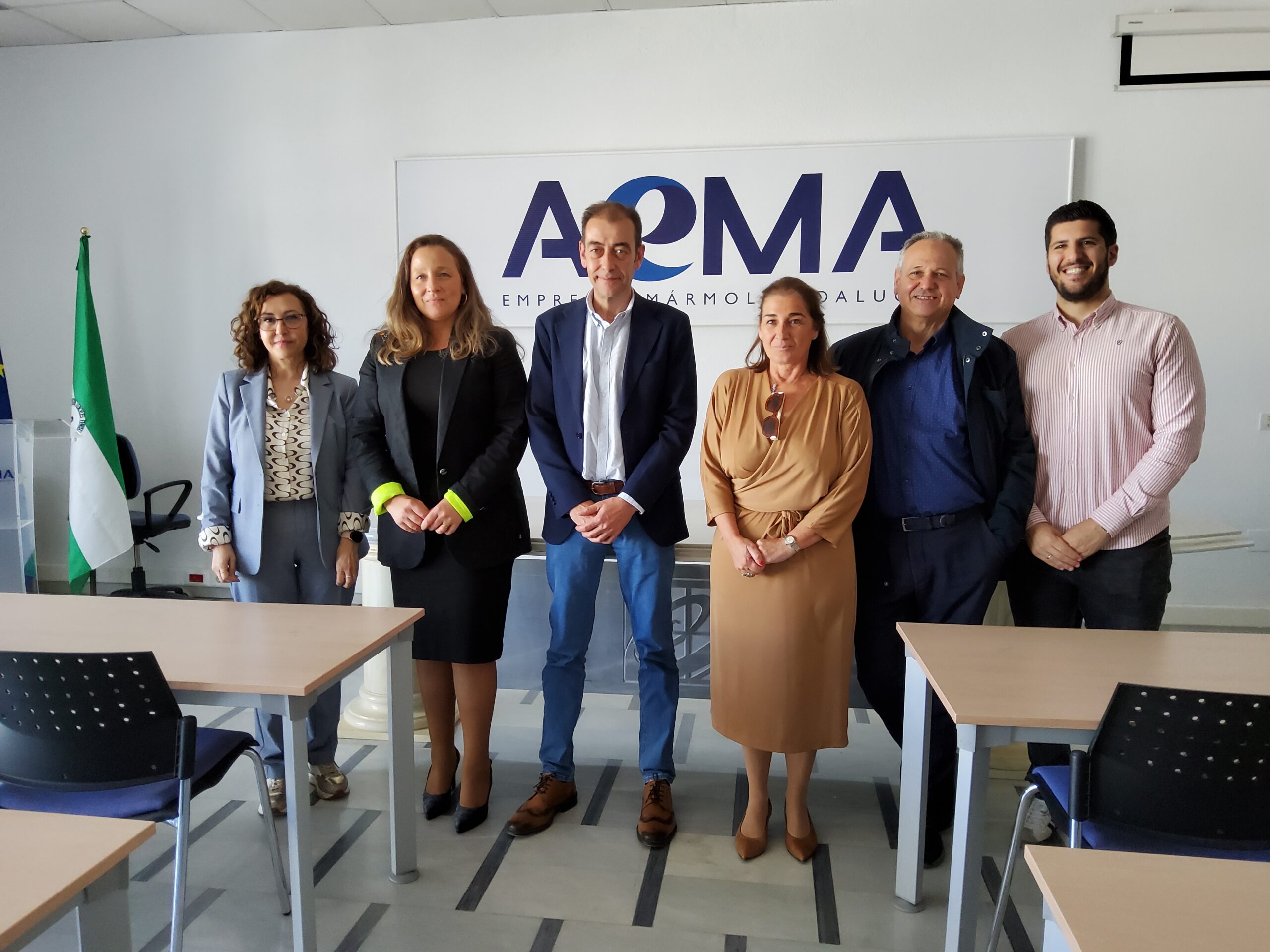 Reunión institucional entre profesionales y representantes empresariales en AEMA Empresarios del Mármol de Andalucía