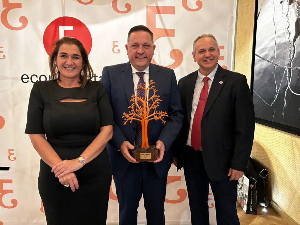 Entrega de premio institucional del Colegio de Economistas de Almería