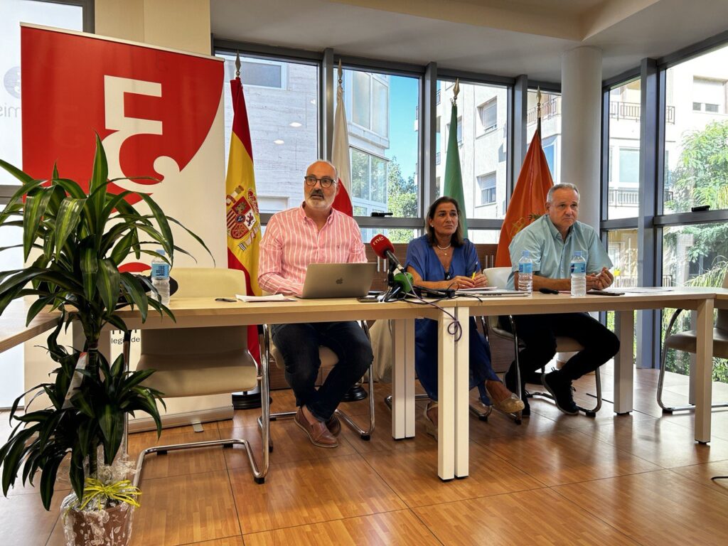 Rueda de prensa del Colegio de Economistas de Almería con representantes institucionales
